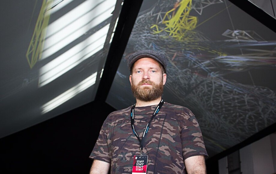 Kolme mediataiteilijaa kertoo millaista on työskennellä Flow-festivaaleilla